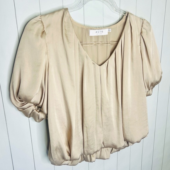 Astr Cream Puff Sleeve Crop Top - Picture 2 of 5